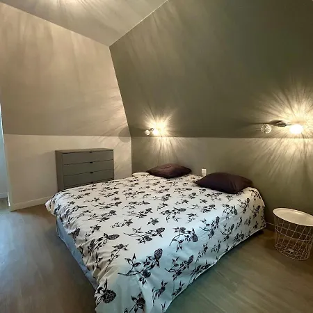 Casa vacanze House With 5 Bedrooms, 2 Bathrooms, Sleeps 9 Saint-Aubin-le-Cloud