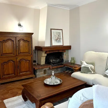 Casa vacanze House With 5 Bedrooms, 2 Bathrooms, Sleeps 9 *