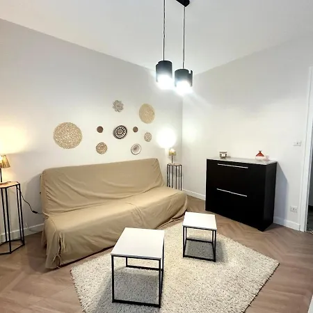 House With 5 Bedrooms, 2 Bathrooms, Sleeps 9 Casa vacanze Saint-Aubin-le-Cloud