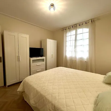 Casa vacanze House With 5 Bedrooms, 2 Bathrooms, Sleeps 9