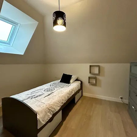 House With 5 Bedrooms, 2 Bathrooms, Sleeps 9