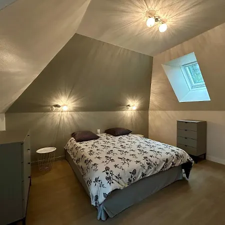 House With 5 Bedrooms, 2 Bathrooms, Sleeps 9 *